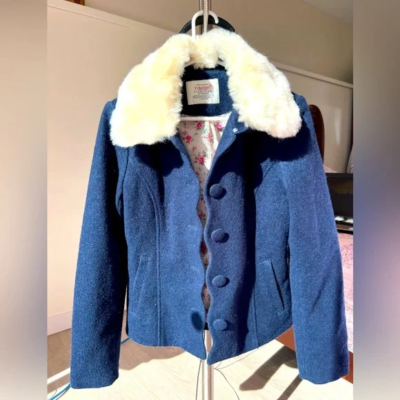 Beautiful Jackets - Picture 1 of 7